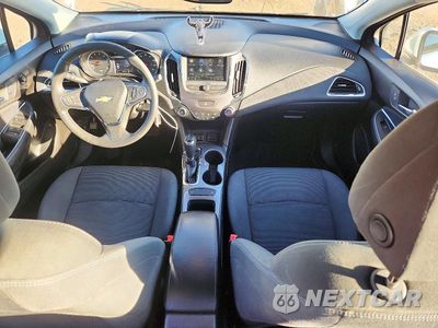 Zdjęcie 8 z 12 samochodu: 2019 CHEVROLET CRUZE LT VIN:1G1BE5SM2K7107660 - miniatura