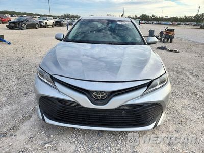 Piąte zdjęcie samochodu w środku: 2018 TOYOTA CAMRY L VIN:4T1B11HK9JU070751 - miniatura
