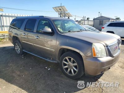 Czwarte zdjęcie samochodu z boku: 2011 GMC YUKON XL DENALI VIN:1GKS2MEFXBR315074 - miniatura