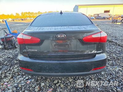 Zdjęcie 6 z 12 samochodu: 2016 KIA FORTE LX VIN:KNAFK4A60G5469498 - miniatura