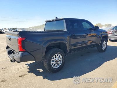 Trzecie zdjęcie samochodu z tyłu: 2025 TOYOTA TACOMA SR5 VIN:3TMLB5JN9SM129157 - miniatura