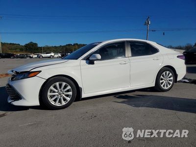 2020 TOYOTA CAMRY LE 4T1C11AK4LU966764 - główne zdjęcie licytacji z USA - miniatura