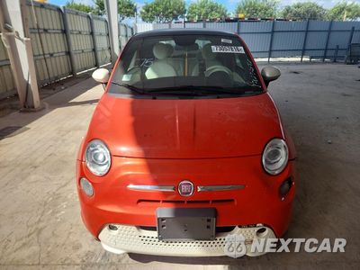 Piąte zdjęcie samochodu w środku: 2015 FIAT 500 ELECTRIC VIN:3C3CFFGE6FT527461 - miniatura