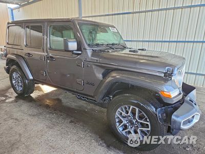 Czwarte zdjęcie samochodu z boku: 2026 JEEP WRANGLER SAHARA VIN:1C4PJXEG0TW254724 - miniatura
