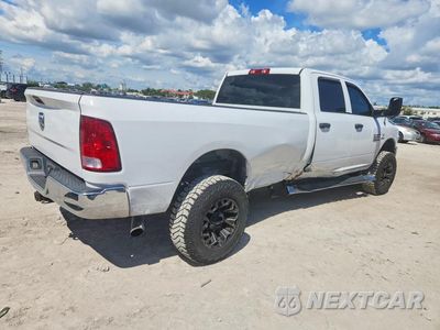Trzecie zdjęcie samochodu z tyłu: 2018 RAM 2500 ST VIN:3C6UR5HLXJG277911 - miniatura