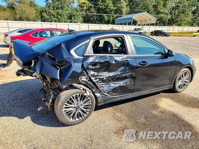 Trzecie zdjęcie samochodu z tyłu: 2023 KIA FORTE GT LINE VIN:3KPF54AD9PE519389 - miniatura
