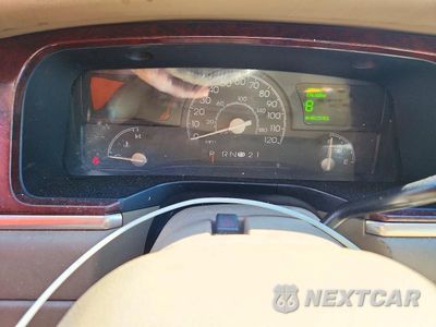 Zdjęcie 9 z 12 samochodu: 2004 LINCOLN TOWN CAR EXECUTIVE VIN:1LNHM81W84Y635303 - miniatura