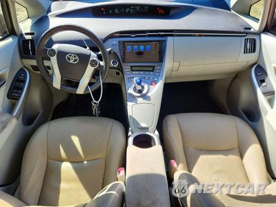 Zdjęcie 8 z 12 samochodu: 2012 TOYOTA PRIUS THREE VIN:JTDKN3DUXC5515958 - miniatura