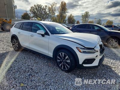 Czwarte zdjęcie samochodu z boku: 2021 VOLVO V60 CROSS COUNTRY T5 MOMENTUM VIN:YV4102WK6M1074688 - miniatura