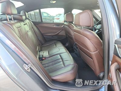 Zdjęcie 10 z 12 samochodu: 2018 BMW M550XI VIN:WBAJB9C57JB035177 - miniatura