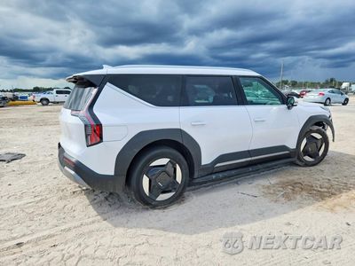 Trzecie zdjęcie samochodu z tyłu: 2025 KIA EV9 WIND VIN:5XYAFFS54SG002815 - miniatura
