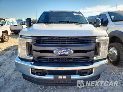 Piąte zdjęcie samochodu w środku: 2019 FORD F350 SUPER DUTY VIN:1FT8W3BT3KEG71050 - miniatura