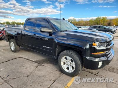 Czwarte zdjęcie samochodu z boku: 2017 CHEVROLET SILVERADO K1500 LT VIN:1GCVKRECXHZ126820 - miniatura