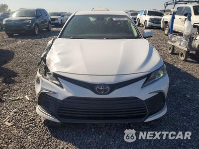 Piąte zdjęcie samochodu w środku: 2022 TOYOTA CAMRY LE VIN:4T1R11AK9NU662407 - miniatura