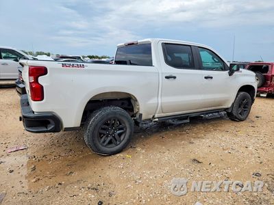 Trzecie zdjęcie samochodu z tyłu: 2020 CHEVROLET SILVERADO K1500 TRAIL BOSS CUSTOM VIN:3GCPYCEF0LG235651 - miniatura