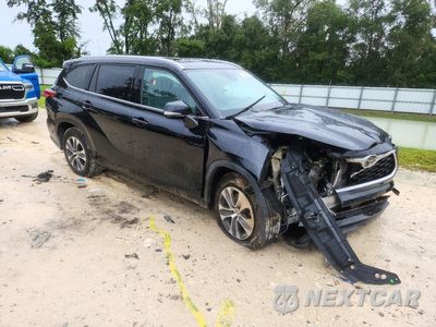 Czwarte zdjęcie samochodu z boku: 2022 TOYOTA HIGHLANDER XLE VIN:5TDGZRAH6NS140815 - miniatura