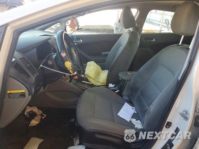 Zdjęcie 7 z 12 samochodu: 2015 KIA FORTE LX VIN:KNAFK4A62F5409415 - miniatura