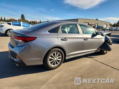 Trzecie zdjęcie samochodu z tyłu: 2019 HYUNDAI SONATA SE VIN:5NPE24AF5KH747075 - miniatura