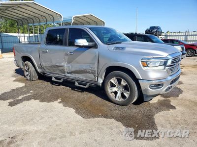 Czwarte zdjęcie samochodu z boku: 2022 RAM 1500 LARAMIE VIN:1C6SRFJT9NN363456 - miniatura