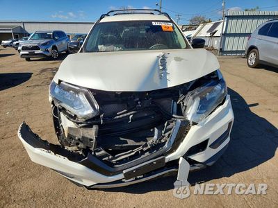 Piąte zdjęcie samochodu w środku: 2017 NISSAN ROGUE SV VIN:5N1AT2MV9HC893899 - miniatura