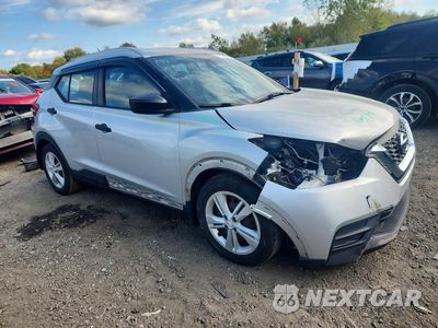 Czwarte zdjęcie samochodu z boku: 2018 NISSAN KICKS S VIN:3N1CP5CU7JL542420 - miniatura
