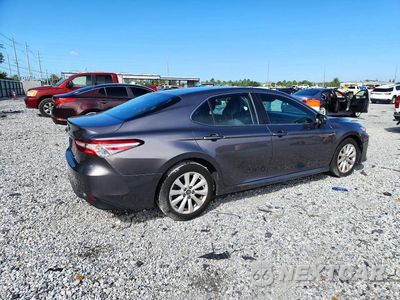 Trzecie zdjęcie samochodu z tyłu: 2018 TOYOTA CAMRY LE VIN:4T1B11HK6JU655562 - miniatura