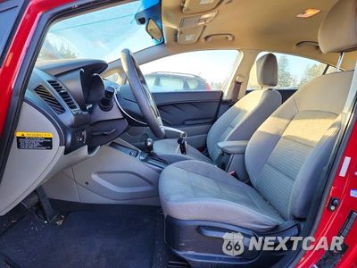 Zdjęcie 7 z 12 samochodu: 2016 KIA FORTE LX VIN:KNAFX4A61G5590154 - miniatura