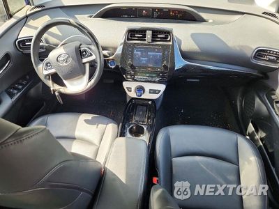 Zdjęcie 8 z 13 samochodu: 2017 TOYOTA PRIUS FOUR VIN:JTDKARFU6H3053896 - miniatura