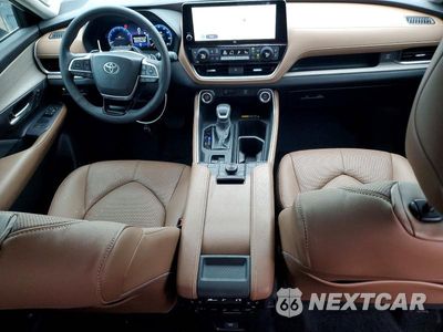 Zdjęcie 8 z 13 samochodu: 2024 TOYOTA GRAND HIGHLANDER PLATINUM VIN:5TDAAAB51RS053834 - miniatura