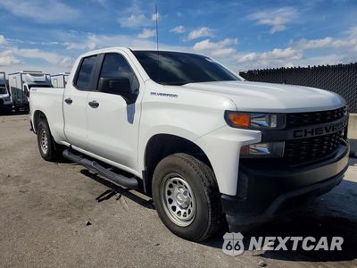 Czwarte zdjęcie samochodu z boku: 2020 CHEVROLET SILVERADO K1500 VIN:1GCRYAEH3LZ131976 - miniatura