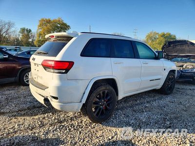 Trzecie zdjęcie samochodu z tyłu: 2018 JEEP GRAND CHEROKEE LAREDO VIN:1C4RJFAG4JC256807 - miniatura