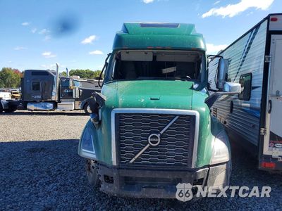 Piąte zdjęcie samochodu w środku: 2020 VOLVO VNL SEMI TRUCK VIN:4V4NC9EJ7LN216670 - miniatura