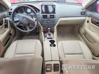 Zdjęcie 8 z 12 samochodu: 2010 MERCEDES-BENZ C 300 VIN:WDDGF5EB3AR086363 - miniatura