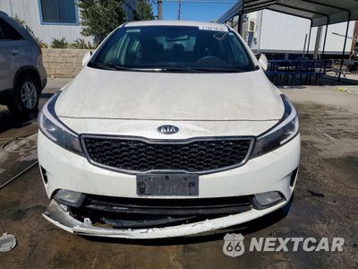 Piąte zdjęcie samochodu w środku: 2017 KIA FORTE5 LX VIN:KNAFK5A85H5690975 - miniatura