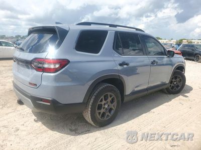 Trzecie zdjęcie samochodu z tyłu: 2025 HONDA PILOT TRAILSPORT VIN:5FNYG1H66SB119009 - miniatura