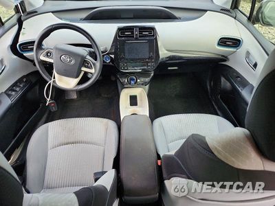 Zdjęcie 8 z 12 samochodu: 2018 TOYOTA PRIUS THREE VIN:JTDKARFU5J3067830 - miniatura