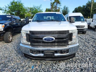 Piąte zdjęcie samochodu w środku: 2019 FORD F350 SUPER DUTY VIN:1FD8W3HT4KED44532 - miniatura