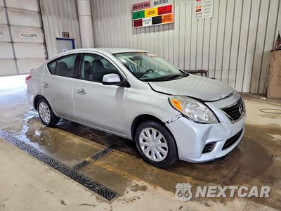 Czwarte zdjęcie samochodu z boku: 2014 NISSAN VERSA 1.6 S VIN:3N1CN7AP6EL832135 - miniatura