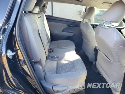 Zdjęcie 11 z 14 samochodu: 2021 TOYOTA HIGHLANDER LE VIN:5TDZZRAH6MS051043 - miniatura
