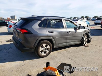 Trzecie zdjęcie samochodu z tyłu: 2021 TOYOTA RAV4 XLE VIN:4T3RWRFV1MU022250 - miniatura