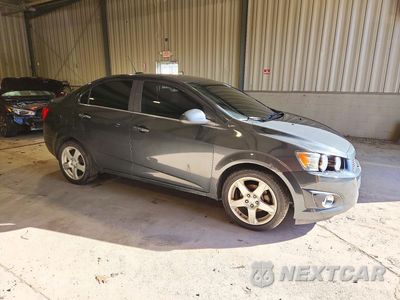 Czwarte zdjęcie samochodu z boku: 2015 CHEVROLET SONIC LTZ VIN:1G1JE5SB4F4110464 - miniatura