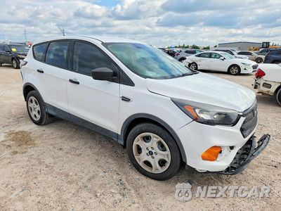 Czwarte zdjęcie samochodu z boku: 2018 FORD ESCAPE S VIN:1FMCU0F70JUB24264 - miniatura