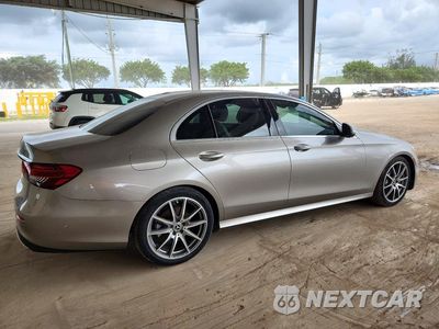 Trzecie zdjęcie samochodu z tyłu: 2021 MERCEDES-BENZ E 350 VIN:W1KZF8DB8MA927687 - miniatura