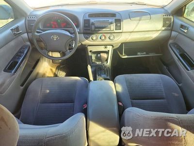 Zdjęcie 8 z 12 samochodu: 2005 TOYOTA CAMRY LE VIN:4T1BE32K15U589257 - miniatura