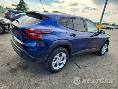 Trzecie zdjęcie samochodu z tyłu: 2024 CHEVROLET TRAX LS VIN:KL77LFE20RC220783 - miniatura