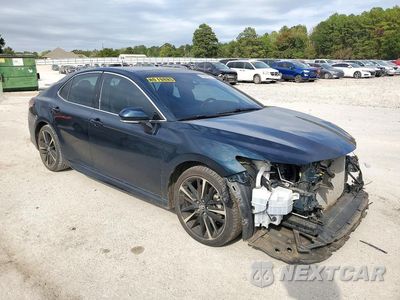 Czwarte zdjęcie samochodu z boku: 2019 TOYOTA CAMRY XSE VIN:4T1B61HK7KU284219 - miniatura