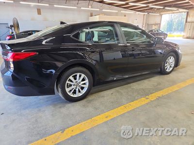 Trzecie zdjęcie samochodu z tyłu: 2026 TOYOTA CAMRY LE VIN:4T1DAACK2TU901428 - miniatura