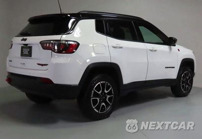 Trzecie zdjęcie samochodu z tyłu: 2026 JEEP COMPASS TRAILHAWK VIN:3C4NJDDN3TT181750 - miniatura