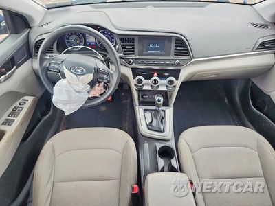 Zdjęcie 8 z 12 samochodu: 2019 HYUNDAI ELANTRA SE VIN:5NPD74LF1KH463565 - miniatura