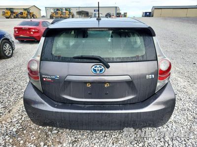 Zdjęcie 6 z 12 samochodu: 2012 TOYOTA PRIUS C THREE VIN:JTDKDTB34C1513143 - miniatura